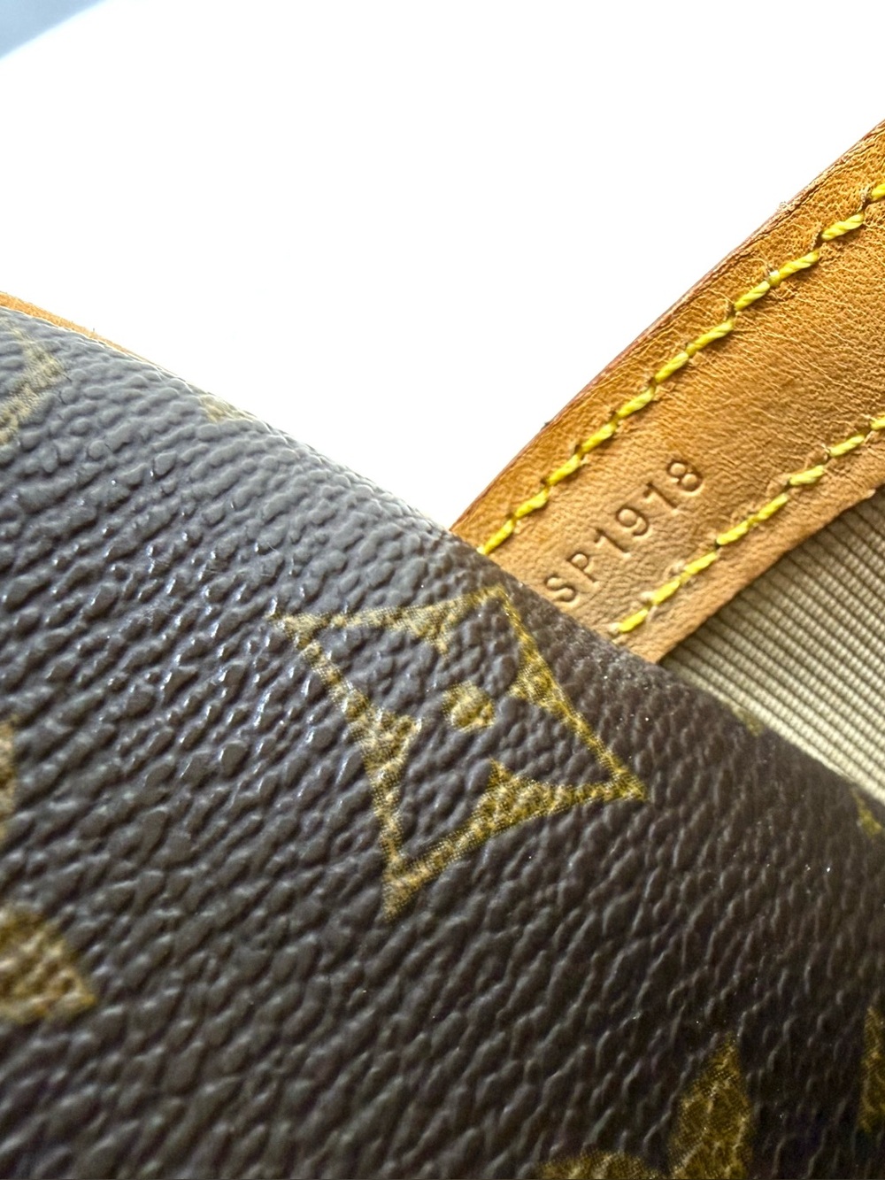 Authentic Louis Vuitton Reporter PM unisex messenger crossbody bag monogram LV - Picture 16 of 16